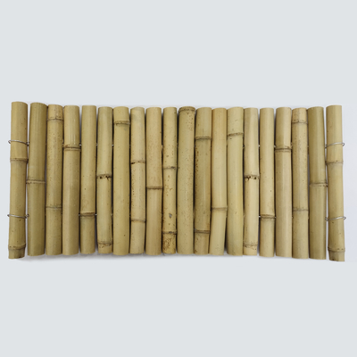 حصار حاشیه‌ای بامبو برای حاشیه‌بندی فضای باز برای تزئین باغ